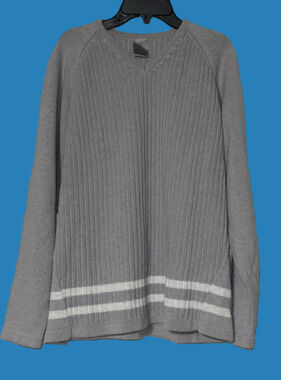 Nice men’s Nike vneck sweater M